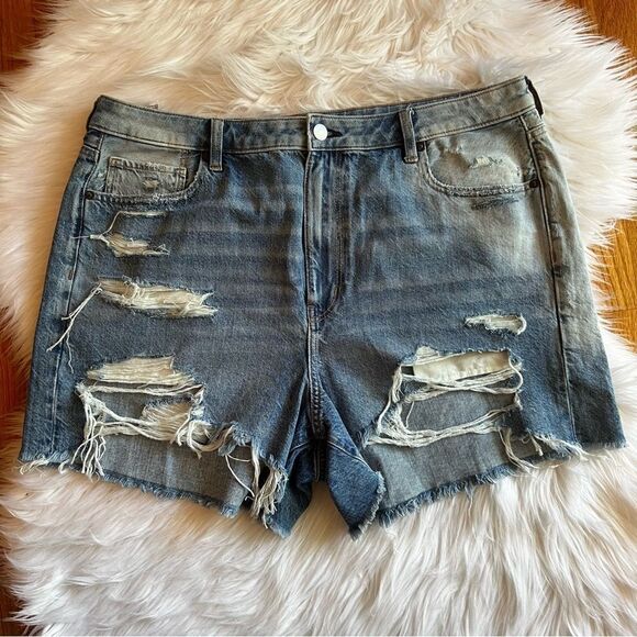 American Eagle Outfitters Pants - American Eagle Distressed Jean Mom Short Size 18